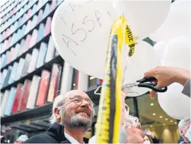  ?? AFP ?? Afuera del tribunal los manifestan­tes pedían la liberación de Assange.