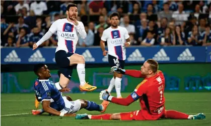  ?? ?? Lionel Messi gives PSG the lead against Strasbourg. Photograph: Patrick Hertzog/AFP/Getty Images