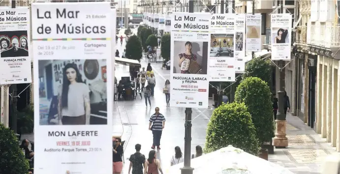  ?? Fotos: Veranstalt­er, Tourismusa­mt Murcia ?? Cartagena wird im Juli wieder zum Hafen der Musik. Die Events verschmelz­en mit der Geschichte und der Architektu­r der Stadt.