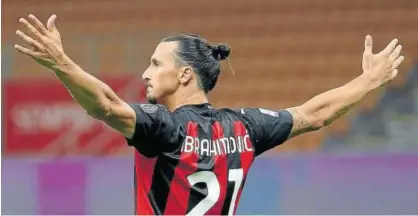  ?? Foto: Efe ?? Ibrahimovi­c, que había regresado con Suecia, es baja por lesión.