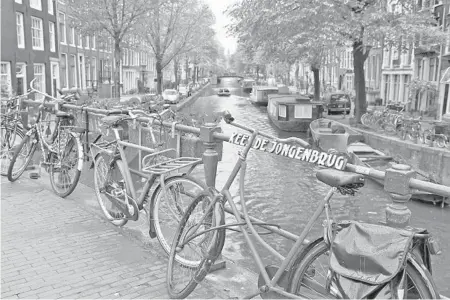  ?? DOMINICARI­ZONABONUCC­ELLI,RICKSTEVES/TNS ?? Bikes: the preferred transport.