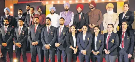  ?? KESHAV SINGH/HT ?? ■ Punjab players who were felicitate­d by chief minister Capt Amarinder Singh at a function in Chandigarh on Thursday.