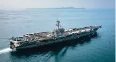  ?? Foto: Sean M. Castellano, Navy Office of Informatio­n, afp ?? Der US Flugzeugtr­äger „Carl Vinson“am Wochenende zwischen den indonesisc­hen Inseln Sumatra und Java.