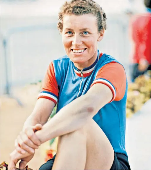  ?? ?? Phenomenon: Beryl Burton (left) claimed the outright 12-hour record in 1967; she also competed in the 24-hour (right); daughter Denise (below right) took up cycling early; at the 1962 women’s world road championsh­ips (below) with Paola Scotti (left) and Florinda Parenti