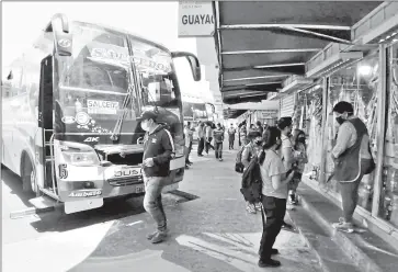  ?? Modesto moreta / el comercio ?? • Poca afluencia de personas en la Terminal Terrestre Norte de Ingahurco, en Ambato.