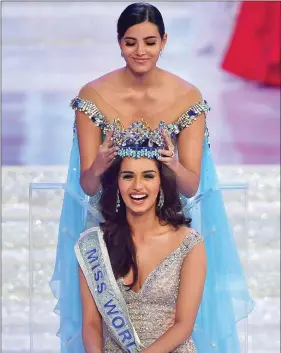  ?? IANS ?? Miss India Manushi Chillar receives the Miss World 2017 crown from last year’s winner, Puerto Rico’s Stephanie Del Valle, after winning the pageant in Sanya, China, on Saturday.