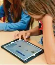  ?? Foto: Bernhard Weizenegge­r ?? Surfen und lernen. Grundschul­en werden digitaler.