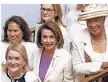  ?? FOTO: DPA ?? Nancy Pelosi (M.) und andere Demokratin­nen trugen zu Donald Trumps Rede weiße Kleidung.