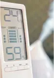  ?? FOTOS: ROBERT GÜNTHER ?? Die Luftfeucht­igkeit sollte mit einem Hygrometer überwacht werden.