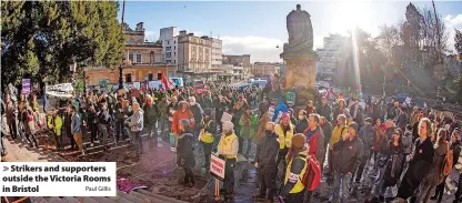  ?? Paul Gillis ?? > Strikers and supporters outside the Victoria Rooms in Bristol