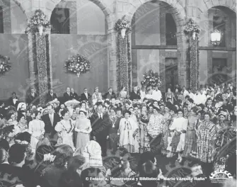  ?? FOTOTECA, HEMEROTACA Y BIBLIOTECA "MARIO VÁZQUEZ RAÑA" FOTOS: CORTESÍA ARCHIVO HISTÓRICO MUNICIPAL DE GUANAJUATO ?? Nunca había vista a tanta gente, dijo la reina en su visita a México