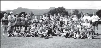  ?? 01_B28twe03 ?? Rugby players attending the Arran summer coaching school had the opportunit­y to get their hands on the Five Nations Championsh­ip trophy which was won by Scotland in April.