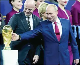  ?? EFE ?? Putin, con Gianni Infantino durante el Mundial de Rusia