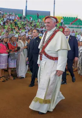  ??  ?? EXPANSãO Papa Francisco participa de cerimônia indígena em Porto Maldonado, no Peru: encontro com os povos da Amazônia