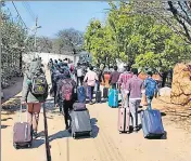  ?? ANI ?? ■
Indians who were quarantine­d at the Manesar facility leave for home after being discharged on February 18.