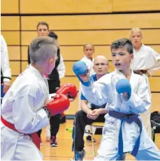  ?? FOTO: PRIVAT ?? Paul Boger vom KJC Ravensburg (rechts) sicherte sich in Gaildorf nach einer konzentrie­rten Leistung den Titel des Schüler-Landesmeis­ters im Karate.