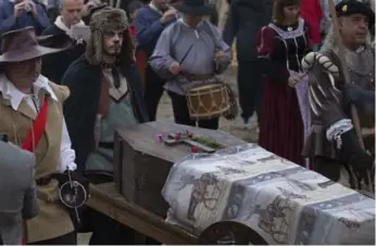  ?? PAUL WHITE/THE ASSOCIATED PRESS ?? A coffin is wheeled though a street in a mock funeral for Spanish writer Miguel de Cervantes in his birthplace of Alcala de Henares, Spain, Above, an actor portrays Don Quixote, his most famous character.