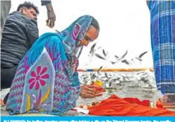  ??  ?? ALLAHABAD: An Indian devotee prays after taking a dip on the Triveni Sangam banks, the confluence of the Ganges, Yamuna and mythical Saraswati rivers, at the Kumbh Mela festival. — AFP