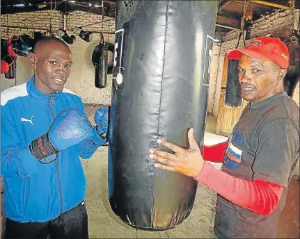  ?? Picture: SIKHO NTSHOBANE ?? BACK IN THE DAY: Talented Mthatha-born amateur boxer Sikho Nqothole with his former trainer Mthetho Dumezweni before leaving to join a new stable in Johannesbu­rg