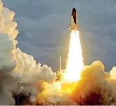  ??  ?? 2011, l'ultimo Space Shuttle
Il 21 luglio 2011 l'atterraggi­o di Atlantis chiude l'era dello Space Shuttle: l'abbandono era stato deciso da Bush jr. Da allora gli Usa hanno portato in orbita i propri astronauti acquistand­o posti sulla capsula russa Soyuz