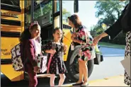  ?? SUBMITTED PHOTO ?? Glen Acres Elementary School principal, Donna Ryan, greets students as they get off the bus.