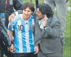  ??  ?? Leo Messi y Diego Armando Maradona cuando coincidier­on en la selección argentina FOTO: AFA