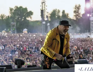  ??  ?? Al Modena Park, lo scorso 1° luglio: il concerto che ha festeggiat­o i suoi 40 anni di musica ha raccolto intorno a Vasco oltre 220 mila persone.