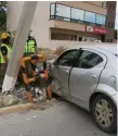  ??  ?? Hechos. El joven, quien dijo llamarse Jorge, chocó contra un poste.