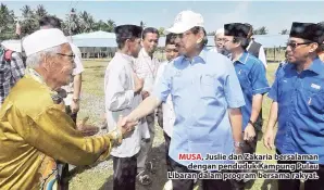  ??  ?? MUSA, Juslie dan Zakaria bersalaman dengan penduduk Kampung Pulau Libaran dalam program bersama rakyat.