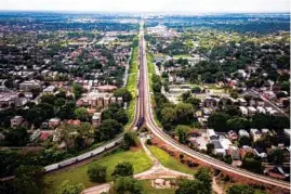  ?? BRIAN CASSELLA/CHICAGO TRIBUNE ?? Rail lines looking west down 75th Street between Auburn Gresham and Englewood on Aug. 18, 2015. Several different freight rail lines, including the Norfolk Southern, CSX, Belt Railway and Union Pacific, converge in the are.