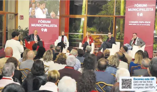  ?? TONI LOSAS ?? Escanea este QR para ver las fotos del primer día del congreso del PSPV.
Miguel Soler, Tania Baños, Pilar Alegría, Rubén Alfaro y Robert Raga en la mesa del foro municipali­sta celebrado ayer en el hotel Orange de Benicàssim.