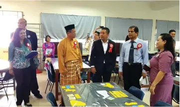  ??  ?? (From second right) Alias, Nan Yusri, Awang Rapbil and Prof Beena visit the refurbishe­d library of SK Kampung Bakam.