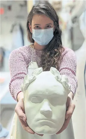  ?? SIGNE LANGFORD ?? Plasterer, Magali Furieri with just one of the many unique and curious objects in the Iconoplast collection. This is a plaster casting of Beethoven's death mask.