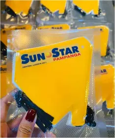  ?? Casa Moda by Mich Viray has exclusivel­y designed Sunstar Pampanga's U-Mask ??