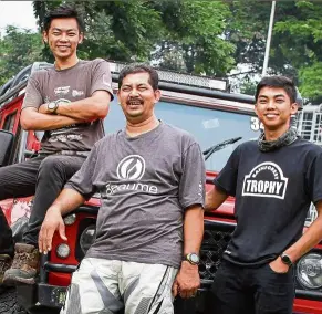  ?? — MUHAMAD SHAHRIL rosli/the Star ?? off-road expedition enthusiast­s rate with his sons Satren (left) and Kevan (right).