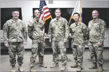  ?? ?? Yuma test center commander Lt. col. shane Dering and AtF chief David Minnis congratula­ted the three along with their fellow soldiers.