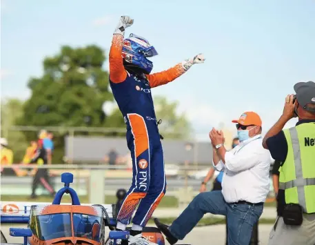  ?? Getty IMaGes ?? THREE-PEAT: Scott Dixon won his third IndyCar race in a row Saturday at Road America in Wisconsin.