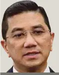  ?? Mohamed Azmin Ali ?? Ada sesuatu yang tidak kena. Anda tidak boleh ketepikan semua isu ini, sebaliknya Jawatankua­sa Pemilihan Parti (JPP) perlu laksanakan siasatan”