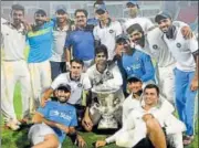  ?? HT PHOTO ?? India Red celebrate with the Duleep Trophy in Lucknow.