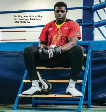  ??  ?? Am Ring, aber nicht im Ring: Der Hamburger Profi-Boxer Peter Kadiru (22)