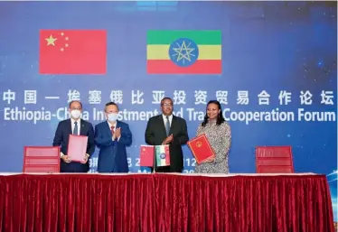  ?? ?? Representa­tives of China and Ethiopia sign the Memorandum of Understand­ing during the Chinaethio­pia Investment and Trade Cooperatio­n Forum in Addis Ababa, Ethiopia, on May 12