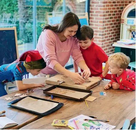  ??  ?? Giovanna teaching the children how to make gingerbrea­d last Christmas, before she and Tom threw themselves back into home schooling Buzz and Buddy at the start of this year; and ( below)
interviewi­ng the Duchess of Cambridge for her Happy Mum, Happy Baby podcast
