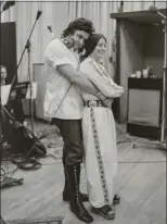  ?? SONY MUSIC ARCHIVES ?? Johnny Cash and June Carter Cash, New York City, 1975.