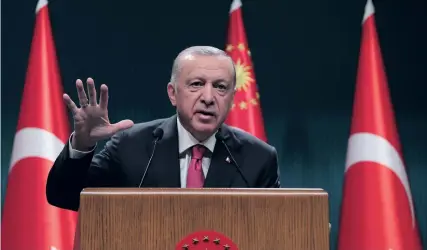  ?? ?? Blockerar. Turkiets president Recep Tayyip Erdogan utnyttjar Sveriges och Finlands Nato-ansökninga­r för egna syften.