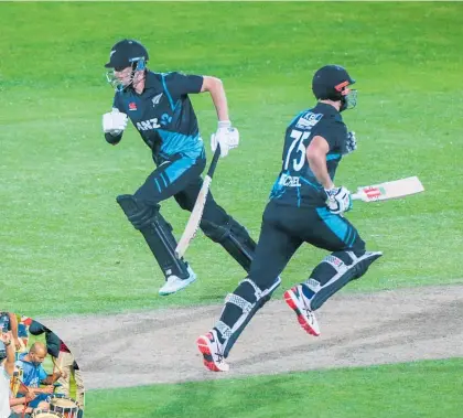  ?? Photos / Paul Taylor ?? Mitchell Santner and Daryl Mitchell running together during their brief partnershi­p amid a Black Caps batting collapse in Napier.