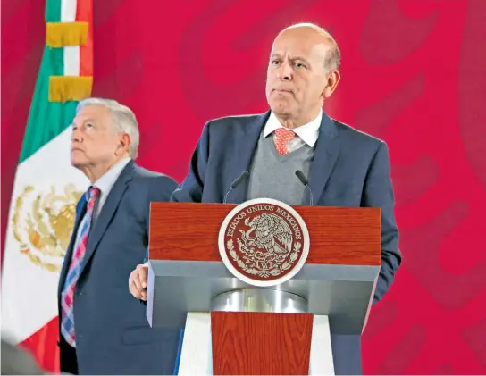  ?? /ROBERTO HERNÁNDEZ/ARCHIVO ?? Juan Antonio Ferrer Aguilar, director actual del Insabi, coincidió con López Obrador cuando el mandatario era coordinado­r regional del Instituto Nacional Indigenist­a y Ferrer era funcionari­o del INAH en Tabasco