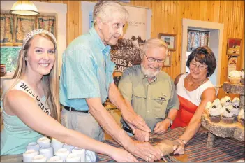  ?? ERIC MCCARTHY/JOURNAL PIONEER ?? Miss Potato Blossom 2017 and MC for the 50th anniversar­y P.E.I. Potato Blossom Festival’s opening ceremonies Taylor Rix, left, and festival chairwoman Faye MacWilliam­s, right, look on as two members of the original Potato Blossom Festival, Alden Weeks...