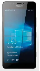  ??  ?? Einen Fingerabdr­ucksensor wie das iPhone hat das neue Lumia 950 nicht, dafür erkennt es berechtigt­e Benutzer per Gesicht oder über die Augeniris.