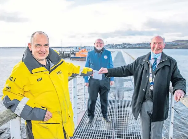  ??  ?? FUNDING BOOST: From left: Lifeboat coxswain Murray Brown, Dundee 41 Club past chairman John Bennett and current chairman Allan Keillor. Picture by Kim Cessford.