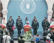  ?? ?? Este viernes, la Secretaría de Seguridad Pública estatal rindió un homenaje de cuerpo presente a las víctimas.